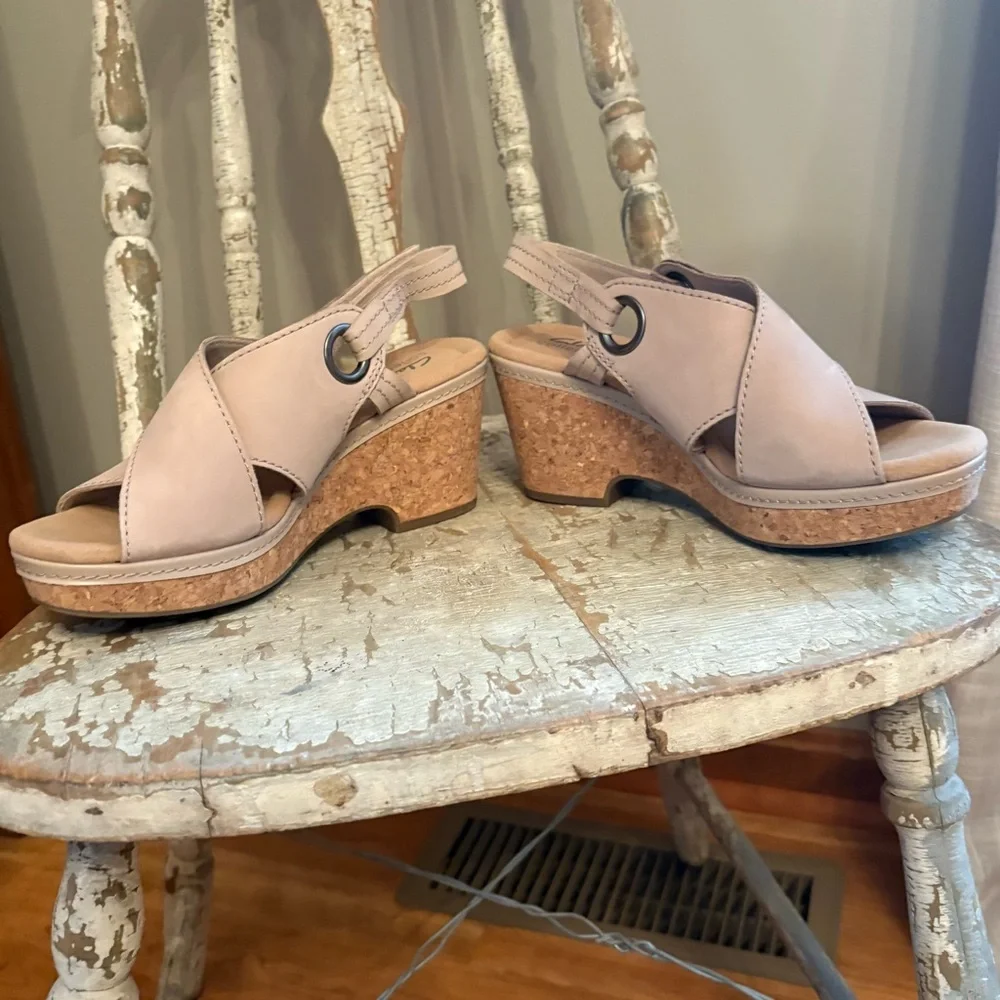 Clark’s Women's Giselle Loop Wedge‎ Sandals Taupe size 7